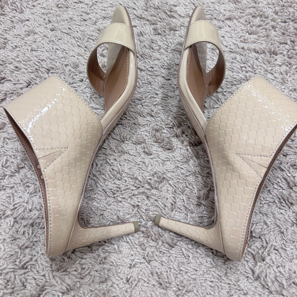 Calvin Klein sandals size-10